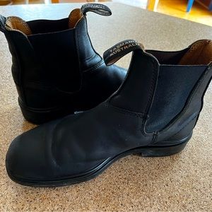 Blundstones dress boot in rustic black